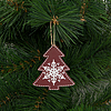 Karácsonyfadísz - fenyőfa - akasztható - 8,5 x 9,2 cm (58247G)
