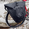 Wozinsky vízálló kerékpártáska csomagtartó táska 25l fekete (WBB24BK)